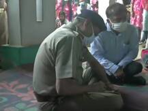 हाथरस: अधिकारियों से मुलाकात के बाद पीड़िता के परिवार ने कहा- हमें शव की तस्वीर तो दिखा देते, हम श्रद्धांजलि दे देते