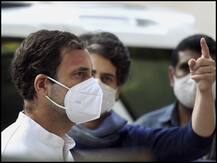 35 सांसदों के साथ हाथरस के लिए निकले राहुल-प्रियंका DND पर फंसे, यूपी बॉर्डर पर भारी पुलिस बल तैनात