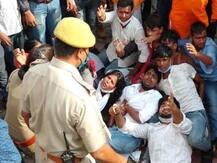 प्रयागराज: हाथरस कांड को लेकर बीजेपी और सपा कार्यकर्ताओं के बीच हुई मारपीट, पुलिस ने हालात को संभाला