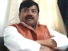 हाथरस घटना पर यूपी के मंत्री का बेतुका बयान, कहा-'गांव में कोरोना पॉजिटिव थे इसलिये मीडिया को रोका गया'