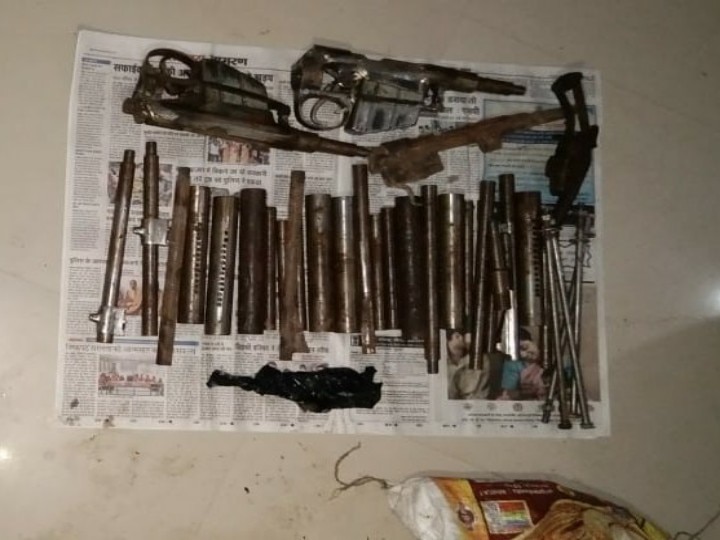 बिहार: हिलसा में मिनीगन फैक्ट्री का पुलिस ने किया भंडाफोड़, बड़ी संख्या में हथियार किया बरामद Bihar: Police busted Minigan factory in Hilsa, recovered large number of weapons बिहार: हिलसा में मिनीगन फैक्ट्री का पुलिस ने किया भंडाफोड़, बड़ी संख्या में हथियार किया बरामद