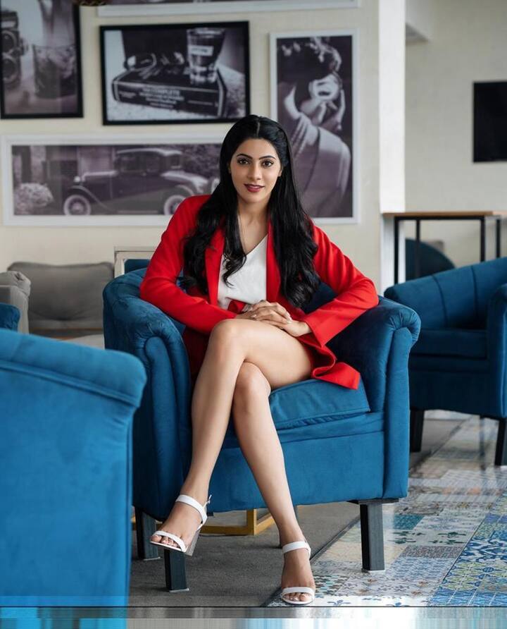 निक्की खुद को गौहर खान की तरह स्ट्रांग कंटेस्टेंट मानती हैं और हमेशा सच का साथ देती हैं. निक्की तंबोली रियल लाइफ में सिंगल हैं. लेकिन किसी रिश्ते में बंधने के लिए अभी वो तैयार नहीं हैं. निक्की दोस्ती निभाने में काफी अच्छी हैं.