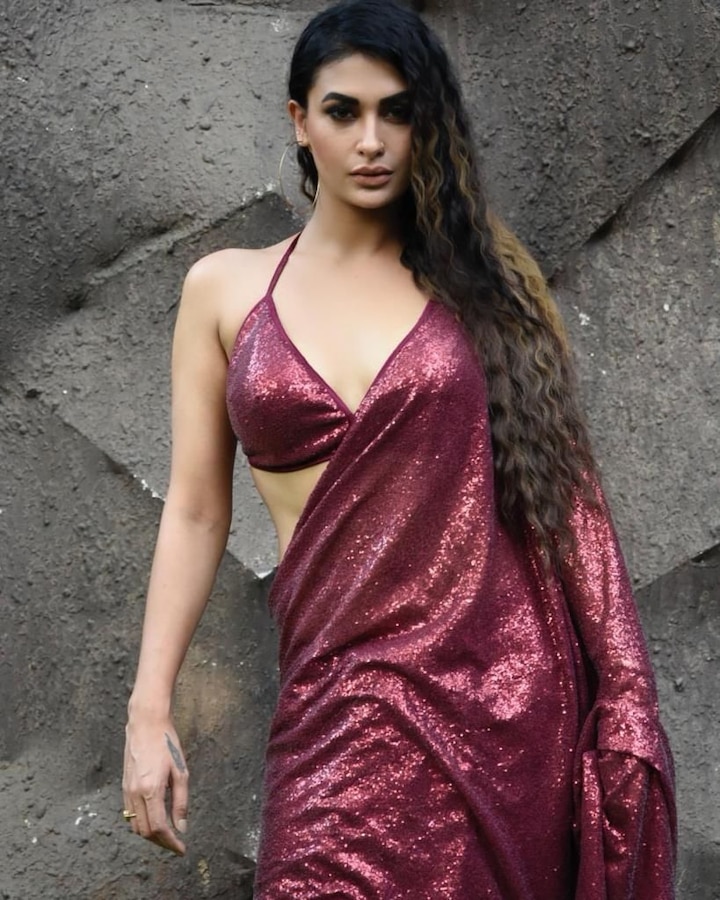 पवित्रा पुनिया: वह पहली बार रियलिटी शो 'स्प्लिट्सविला 3' और फिर 'सवारे सबके सपने .. प्रीतो', 'नागिन 3', 'होंगें जुदा ना हम' और 'बालवीर रिटर्न्‍स' जैसे विभिन्न शो में नजर आ चुकी हैं. पवित्रा 'बिग बॉस' के सीजन 13 में भी चचार्ओं का केंद्र रही थीं, जो पिछले सीजन के प्रतियोगी व अभिनेता पारस छाबड़ा की पूर्व प्रेमिका थी.