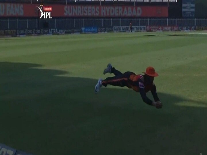 IPL 2020: Manish Pandey caught the best catch of the season, see how the batsman's reaction was IPL 2020: मनीष पांडे ने पकड़ा सीज़न का सबसे बेहतरीन कैच, देखें कैसा रहा था बल्लेबाज़ का रिएक्शन