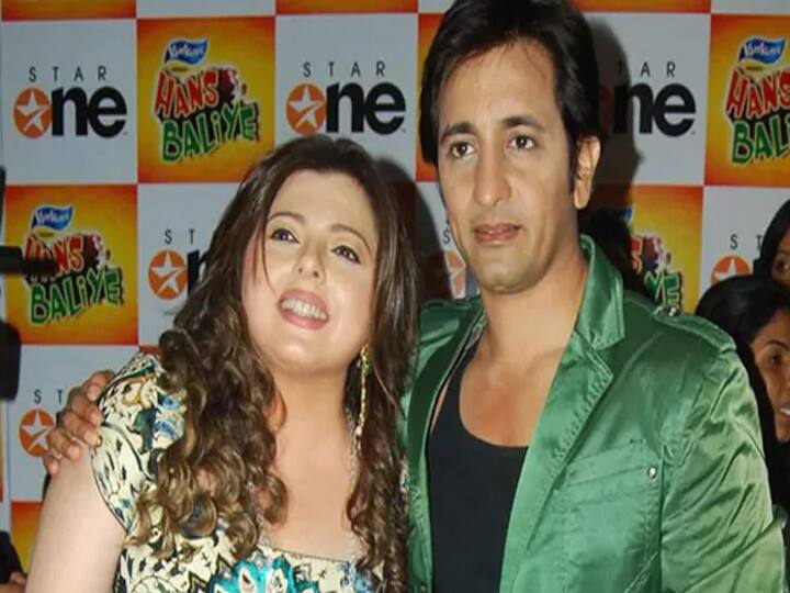 डेलनाज और राजीव बिग बॉस सीजन में 6 में दिखाई दिए थे. अब कहने को तो दोनों अलग हो गए थे लेकिन राजीव शो पर लगातार डेलनाज को वापस पाना चाहते थे. लेकिन डेलनाज की तरफ से कभी भी ग्रीन सिग्नल नहीं दिया गया. 