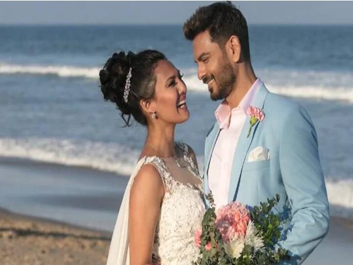 कीथ सिकेरा और रोशेल राव भी बिग बॉस के घर में आए थे. इस कपल ने बिग बॉस के सीजन 9 में हिस्सा लिया था. वे पहले से ही डेट कर रहे थे और शो के दौरान उनका रिश्ता और मजबूत होता दिखाई दिया. इस वजह से वे सभी के फेवरेट बन गए थे. 