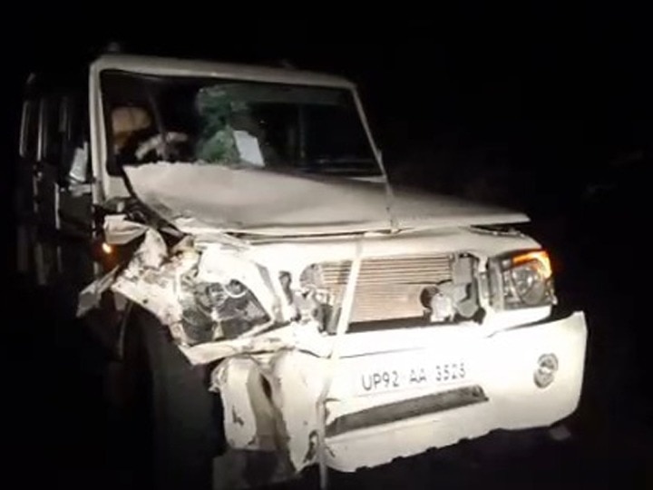 Two people died in a road accident after vehicle hits the bike in jalaun  जालौन में तेज रफ्तार का कहर, बोलेरो ने मारी बाइक को टक्कर, दो लोगों की मौके पर मौत