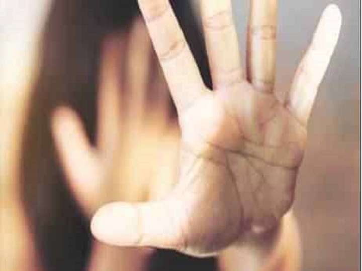 sexual harassment with assistant Professor in Jhansi ann झांसी: महिला प्रोफेसर को शादी का झांसा देकर शारीरिक संबंध बनाये, कई बार कराया गर्भपात, लाखों रुपये लेकर शख्स फरार