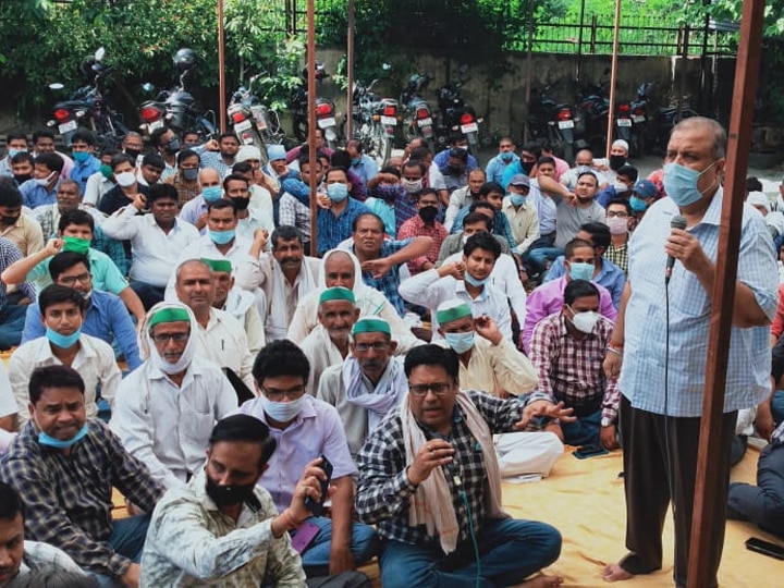 farmers support Power employees in protest in uttar pradesh ANN अमरोहाः बिजली कर्मचारियों के समर्थन में आए किसान, सरकार को दी ये चेतावनी
