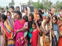 बिहार: सड़क हादसे में दो महिलाओं की मौत, ग्रामीणों ने मुआवजे के लिए जमकर किया बवाल
