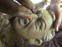 यूपी: कोरोना काल में नहीं मिल रहे मूर्तिकारों को ऑर्डर, त्योहारी सीजन में गहराया संकट