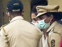 सुशांत सिंह राजपूत केस: जमानत मिलने के बाद जेल से रिहा हुईं रिया चक्रवर्ती, सामने आई ये तस्वीर