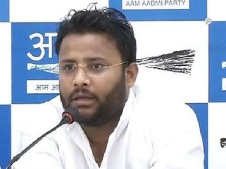 hathras case know why fir registered against aap mla kuldeep kumar 'आप' विधायक कुलदीप कुमार के खिलाफ मुकदमा दर्ज, कोरोना संक्रमित होने के बावजूद गए थे हाथरस