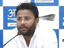 'आप' विधायक कुलदीप कुमार के खिलाफ मुकदमा दर्ज, कोरोना संक्रमित होने के बावजूद गए थे हाथरस