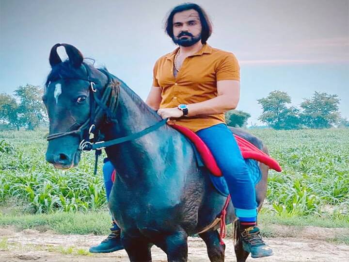 हाल में उनके बॉयफ्रेंड से पति बने वीर साहू ने फेसबुक लाइव कर राज खोला कि उनकी शादी जनवरी में हो गई थी. हालांकि सपना की तरफ से इस बारे में अभी कोई बयान सामने नहीं आया है. 