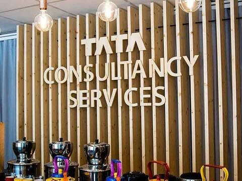 TCS का शुद्ध लाभ दूसरी तिमाही में 4.9 % बढ़कर 8,433 करोड़ रुपये रहा TCS का शुद्ध लाभ दूसरी तिमाही में 4.9 % बढ़कर 8,433 करोड़ रुपये रहा
