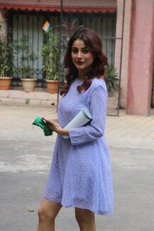 IN Pics: मुंबई में शूटिंग से ब्रेक के दौरान कुछ इस अंदाज में स्पॉट हुईं शहनाज गिल