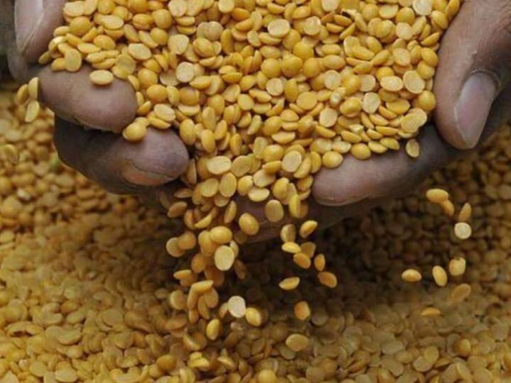 सौ रुपए प्रति किलो के पार पहुंची अरहर दाल की कीमतें, कम सप्लाई और कोरोना महामारी बनी है वजह Toor Dal Price hike for low supply and corona pandemic सौ रुपए प्रति किलो के पार पहुंची अरहर दाल की कीमतें, कम सप्लाई और कोरोना महामारी बनी है वजह