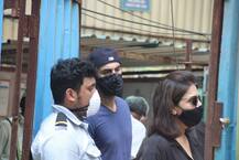 दादा राज कपूर के घर मां नीतू कपूर के साथ साइकिल से कंस्ट्रक्शन के काम का मुआयना करने पहुंचे रणबीर कपूर, तस्वीरें