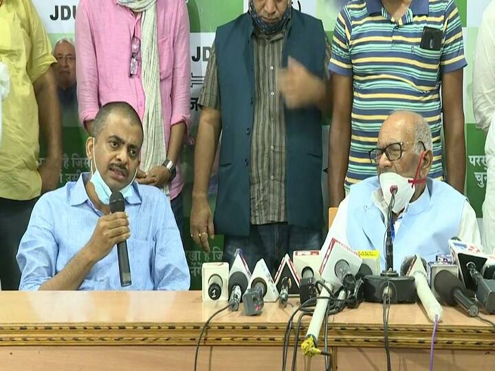 Bihar election: Raghuvansh Babu's son joined JDU, said- I will complete the remaining work of father ann बिहार चुनाव: रघुवंश प्रसाद सिंह के बेटे ने थामा JDU का दामन, कहा- पापा के बचे हुए कामों को करूंगा पूरा