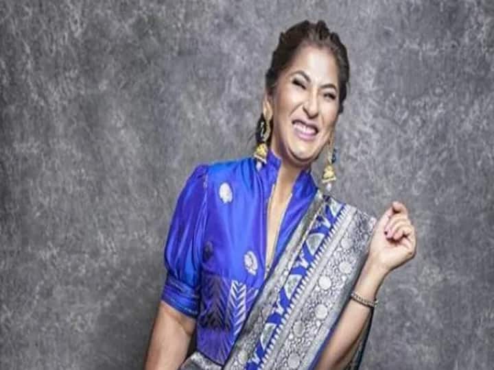 The Kapil Sharma Show में क्या अर्चना पूरन सिंह ने कपिल को उठाया गोद में? देखें फोटो Is Archana Puran Singh on set raised in Kapil Sharma The Kapil Sharma Show में क्या अर्चना पूरन सिंह ने कपिल को उठाया गोद में? देखें फोटो