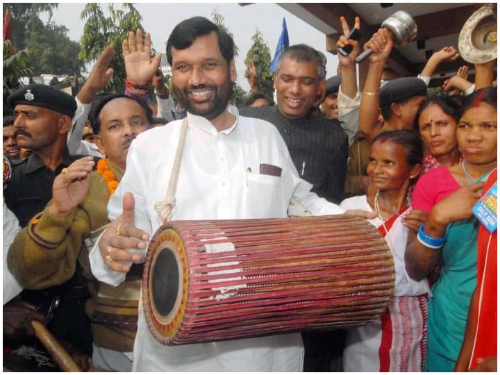 blog on demise of union minister ram vilas paswan रामविलास पासवान का जाना दलित, शोषित, वंचित के हितों की आवाज का खामोश होना है