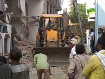 UP: माफिया अतीक अहमद के बाद अब छोटा राजन के गुर्गे के आशियाने पर चला सरकारी बुलडोज़र