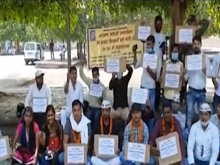 क्या है 69 हजार शिक्षक भर्ती मामला, जानें- दो साल तक क्यों अधर में लटकी रहीं भर्तियां? know about 69 thousand teacher recruitment issue in uttar pradesh क्या है 69 हजार शिक्षक भर्ती मामला, जानें- दो साल तक क्यों अधर में लटकी रहीं भर्तियां?