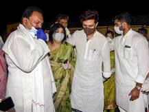 पटना पहुंचा रामविलास पासवान का पार्थिव शरीर, सीएम नीतीश, तेजस्वी यादव सहित कई नेताओं ने दी श्रद्धांजलि