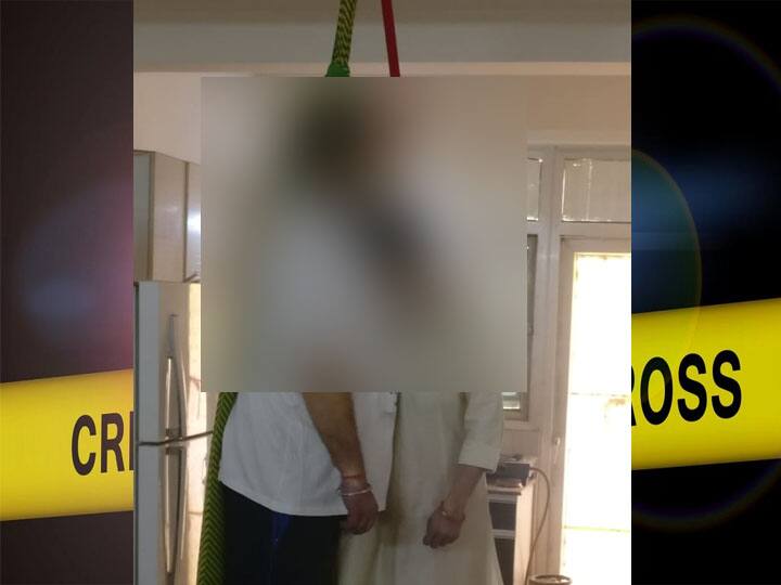 नोएडा में दंपति की खुदकुशी से सनसनी, पंखे में लटकी मिली दोनों की लाश, शेयर मार्केट में करते थे काम