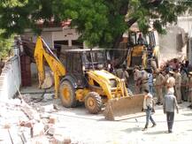 प्रयागराज में एक और माफिया के आशियाने पर चला सरकारी बुलडोज़र, अब बीएसपी नेता छोटा राजन के शूटर बच्चा पासी का नंबर