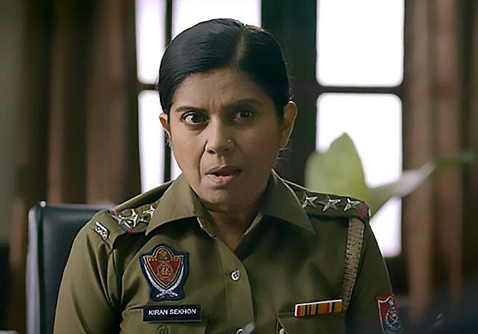 मीता वशिष्ट: 'स्वाभिमान', 'कहानी घर घर की' जैसे टेलीविजन शो में नजर आ चुकीं मीता ने कई ऑफ बीट फिल्मों में काम किया लेकिन अब उन्होंने भी वेबसीरीज का रुख कर लिया है. वह 'क्रिमिनल जस्टिस' वेब सीरीज में मंदिरा माथुर नाम की वकील के रोल में नजर आई थीं. जबकि 'योर ऑन'र में वह इंस्पेक्टर किरण के रोल में दिखेंगी.