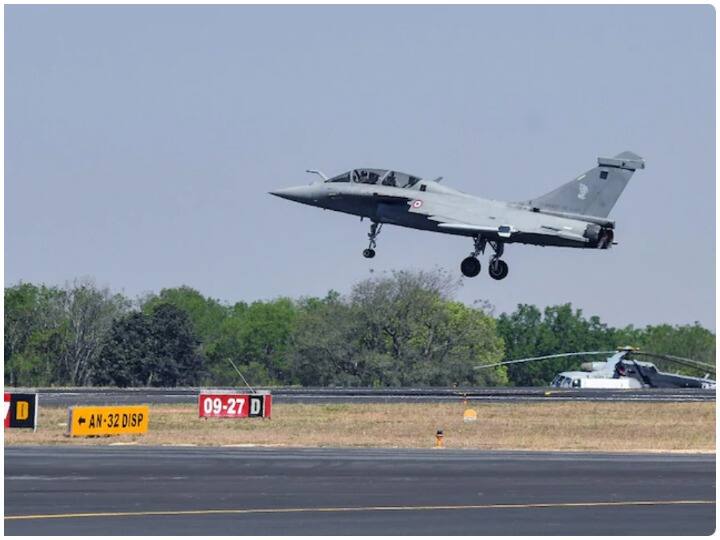 लद्दाख: सबसे ऊंचे फॉरवर्ड एयरबेस पर एबीपी न्यूज की टीम, रात के सन्नाटे को चीरते नजर आए फाइटर जेट्स ABP News team reached at highest forward airbase, fighter jets seen doing operations ANN लद्दाख: सबसे ऊंचे फॉरवर्ड एयरबेस पर एबीपी न्यूज की टीम, रात के सन्नाटे को चीरते नजर आए फाइटर जेट्स