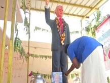 डोनाल्ड ट्रंप के प्रशंसक बूसा कृष्णा का निधन, अमेरिकी राष्ट्रपति की 6 फीट ऊंची मूर्ति की करते थे पूजा