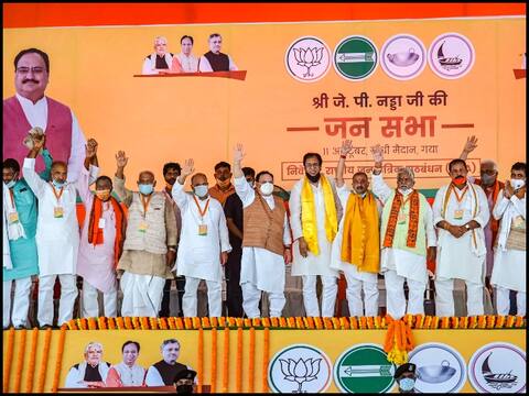 कोरोना के बीच बिहार चुनाव की पहली रैली में उड़ी नियमों की धज्जियां, सवालों पर चुप रहे नड्डा कोरोना के बीच बिहार चुनाव की पहली रैली में उड़ी नियमों की धज्जियां, सवालों पर चुप रहे नड्डा