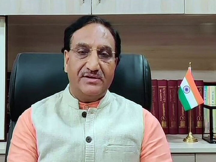 रमेश पोखरियाल निशंक ने कहा- स्टूडेंट्स फॉरेन डिग्रियों पर डॉलर्स खर्च करना बंद करें, छात्र अब देश में रहेंगे और पढ़ेंगे Education Minister While Speaking On NEP Said That There Is No Need To Spend Dollars On Foreign Degrees Anymore रमेश पोखरियाल निशंक ने कहा- स्टूडेंट्स फॉरेन डिग्रियों पर डॉलर्स खर्च करना बंद करें, छात्र अब देश में रहेंगे और पढ़ेंगे