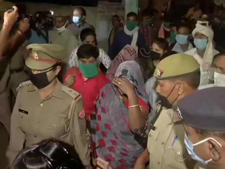 Hathras gangrape case, victim family members to appear before Allahabad High Court today हाथरस केस: हाईकोर्ट में आज है सुनवाई, पीड़ित परिवार भारी सुरक्षा में लखनऊ रवाना