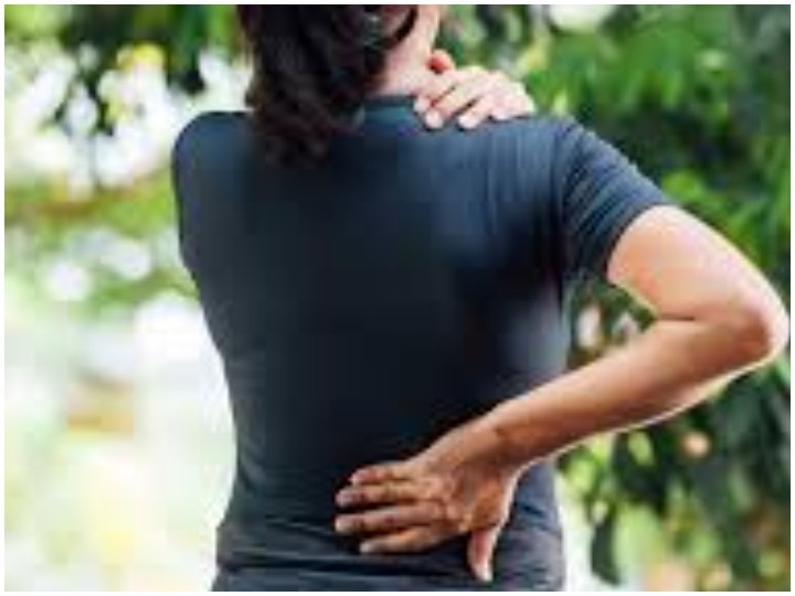 Tips: Are you suffering from back pain, know how to get relief from it Health Tips: कमर दर्द में घरेलू उपचार से भी मिल सकती है राहत, जानिए बीमारी से छुटकारा पाने के आसान तरीके