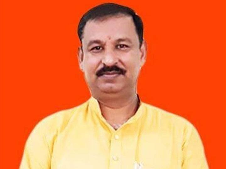 मुरादाबाद में बीजेपी नेता की दबंगई, स्पोर्ट्स शोरूम के मालिक को पीटा, धमकी देने का भी आरोप