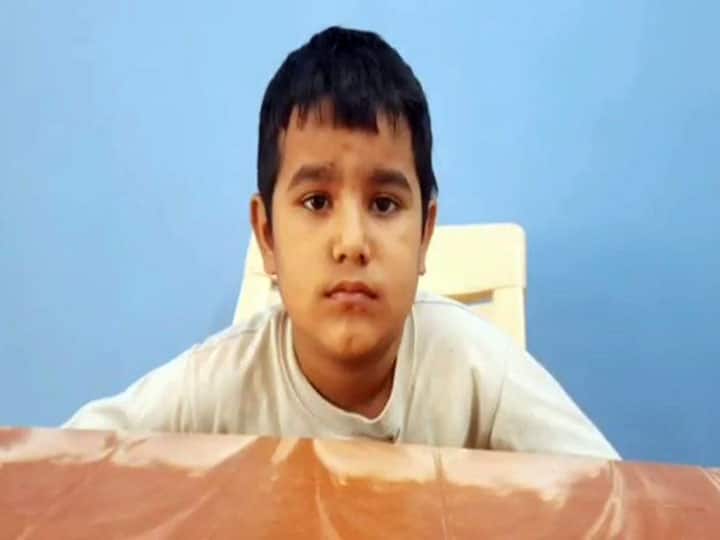 Gonda 6 year boy Lakshya Tripathi easily resolves maths questions ann गोंडा: चुटकी बजाते ही गणित के प्रश्नों को हल कर देता है 6 साल का लक्ष्य, ये बात जानकर हैरान रह जाएंगे आप
