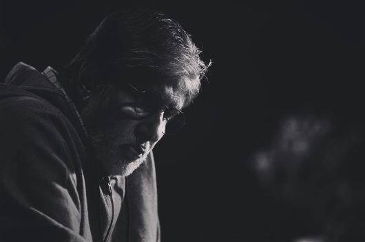 अमिताभ ने विशेष रूप से उन प्रशंसकों से माफी मांगी है जो मुंबई में अपने निवास के बाहर उन्हें बधाई देने के लिए आए थे. (Photo Credit: Amitabh Bachchan Instagram)