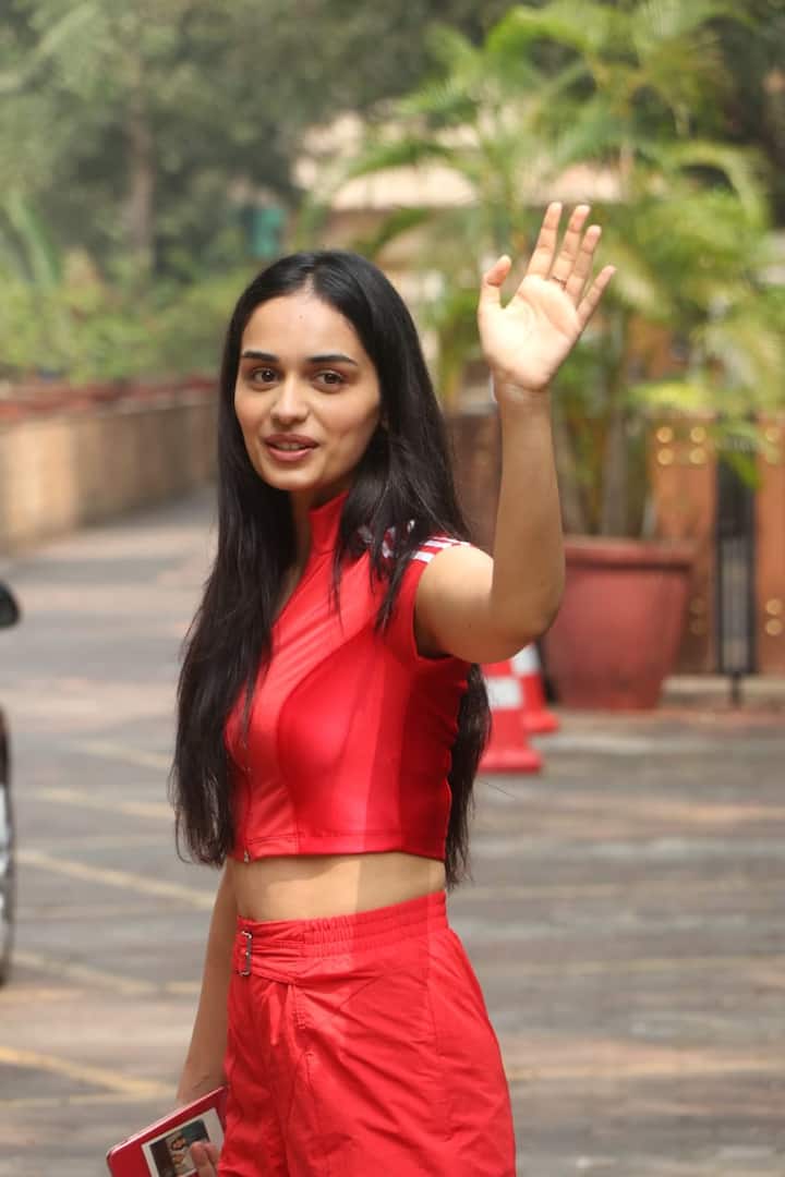 मानुषी छिल्लर जल्द ही बड़े पर्दे पर डेब्यू करने वाली हैं. यशराज बैनर की फिल्म 'पृथ्वीराज' से वो बॉलीवुड में कदम रखेंगी. इस फिल्म में वो संयोगिता के किरदार में हैं. उनके साथ अक्षय कुमार की मुख्य भूमिका है.