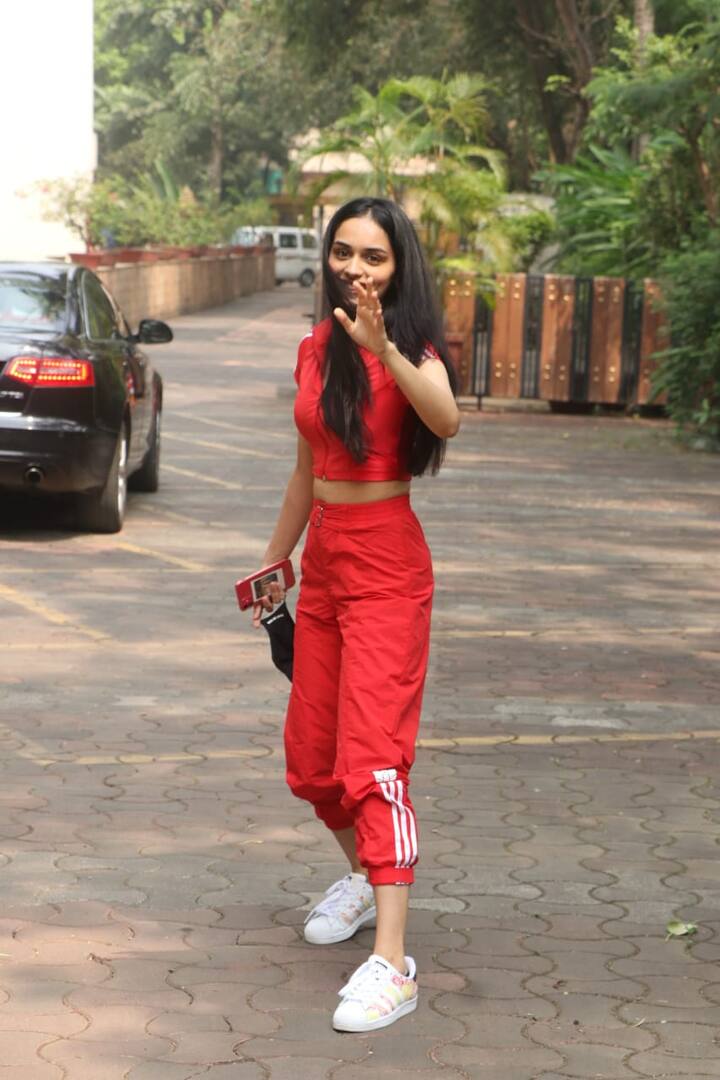 मिस इंडिया कॉम्पिटिशन से पहले मानुषी मेडिकल की पढ़ाई कर रही थीं. इस खिताब को जीतने के बाद उन्होंने मेडिकल कॉलेज से एक साल का ब्रेक लिया था.