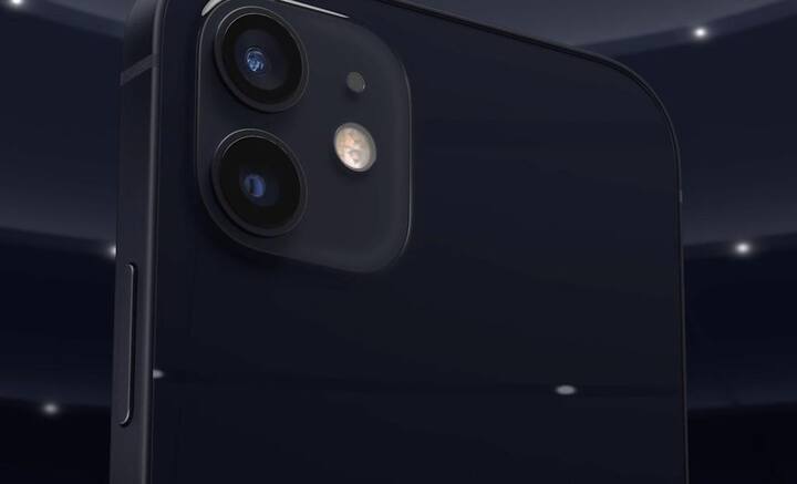 टिम कुक ने आईफोन 12 का सबसे पावरफुल स्मार्टफोन बताया. आईफोन 12 के सभी मॉडल के साथ मिलेगा 5जी का सपोर्ट. 5जी के लिए एपल ने अमेरिका में वेरिजॉन के साथ साझेदारी की है. बता दें कि iPhone 12 में दो रियर कैमरे हैं और एल्यूमिनियम ग्लास डिजाइन है.