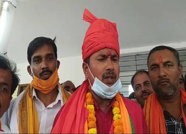 Bihar Election: BJP उम्मीदवार ने पहले अनुमंडल कार्यालय की सीढ़ियों पर टेका मत्था, फिर दाखिल किया नामांकन Bihar Election: BJP candidate first stalls on the stairs of the subdivision office, then filed nomination ann Bihar Election: BJP उम्मीदवार ने पहले अनुमंडल कार्यालय की सीढ़ियों पर टेका मत्था, फिर दाखिल किया नामांकन