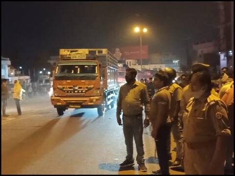 रायबरेली: तेज़ रफ्तार ट्रक ने मोटरसाइकिल को मारी टक्कर, एक युवक की मौत दूसरा घायल रायबरेली: तेज़ रफ्तार ट्रक ने मोटरसाइकिल को मारी टक्कर, एक युवक की मौत दूसरा घायल