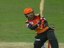 IPL 2020: धोनी जैसा हेलिकॉप्टर शॉट खेलने चले थे राशिद खान, Hit wicket हुए