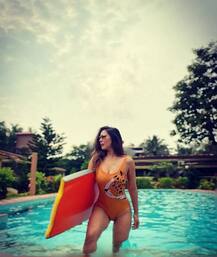 अभिनेत्री किम शर्मा गोवा में कर रहीं एन्जॉय, तस्वीरों को देख आप भी होंगे इनकी खूबसूरती के कायल