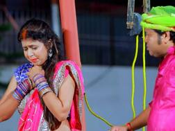 Bhojpuri Song: इंदु सोनाली के नए गाने में दिखा एक महिला का दर्द, पति विदेश जाए कमाने तो हो जाती है ऐसी हालत