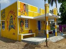 धोनी के फैन ने चेन्नई सुपर किंग्स के रंग में रंगा अपना घर, वायरल हो रही हैं तस्वीरें